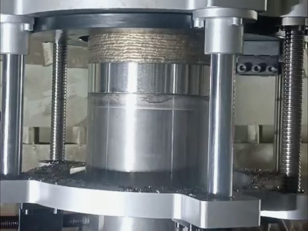 中国铝业兰州分公司空预器轴现场加工