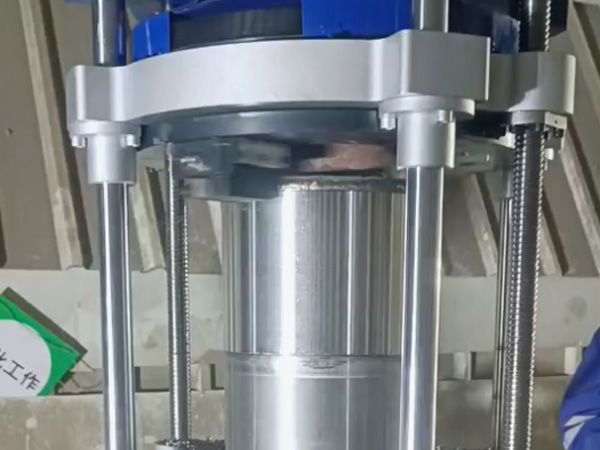 中国铝业兰州分公司空预器轴现场加工